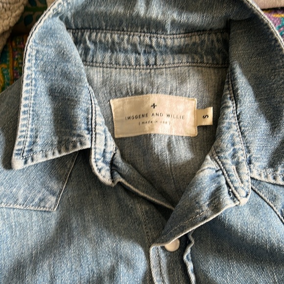 I+W Pearl Snap Denim Top - Picture 7 of 11